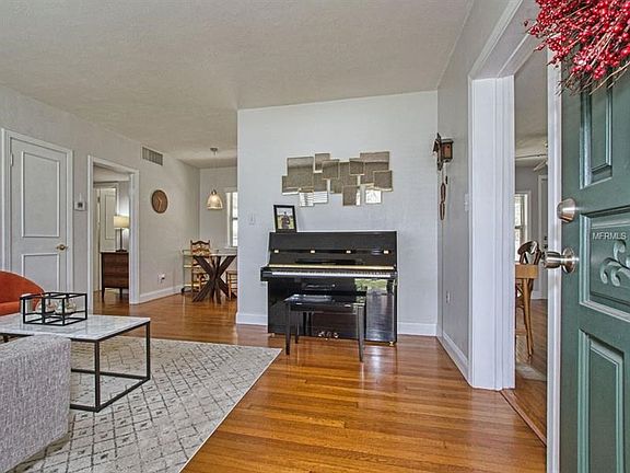 4th image of 2502 Betty St