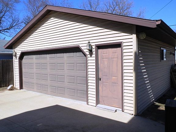 Newer 2 Car Detached Garage