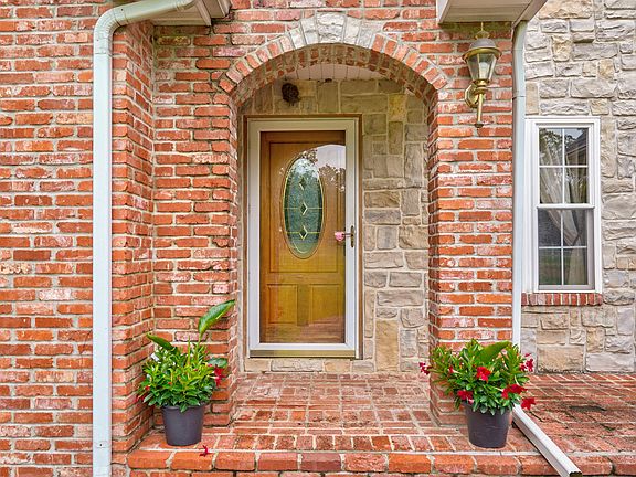 4th image of 34 Englewood Lane