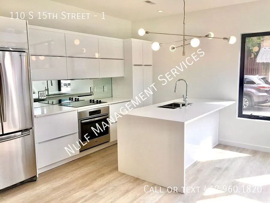 New Listing Updated 2 Bed, 2.5 Bath In South Side — Photo 2