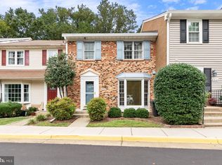 8526 Raglan Rd, Vienna, VA 22182