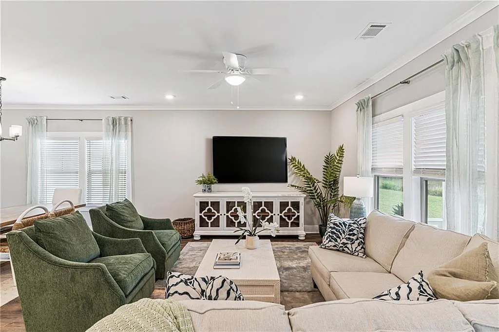 3 bed, 2.0 bath, 1704 sqft, $2,150 — Photo 4