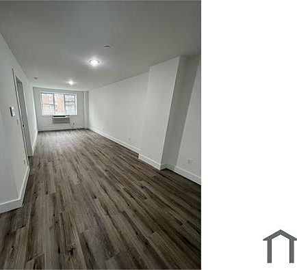 3rd image of 903 Eagle Ave #4A