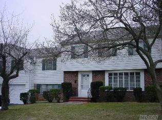 62 Bartlett Dr, Manhasset, NY 11030