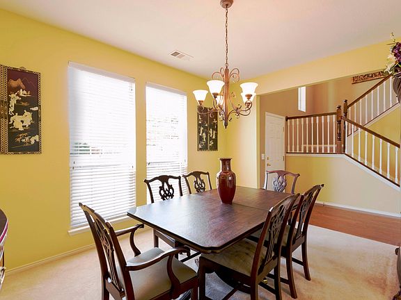5th image of 210 Windy Knoll Ln
