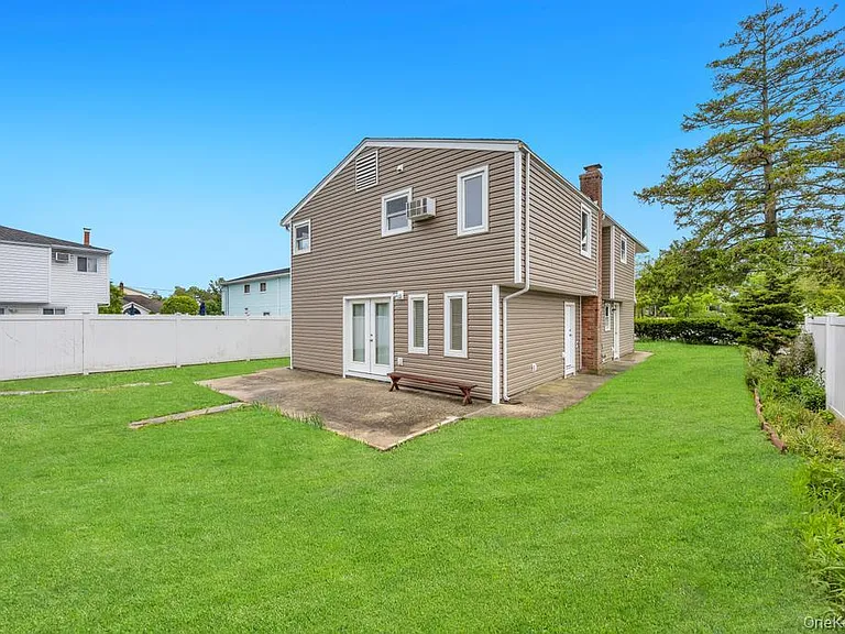 405 Massapequa Ave — Photo 26