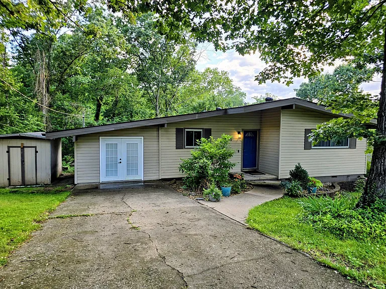 11 Blandford Ln — Photo 2