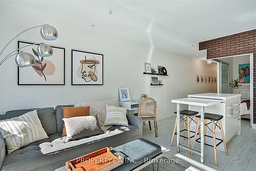 39 Sherbourne St #401 Photo 1