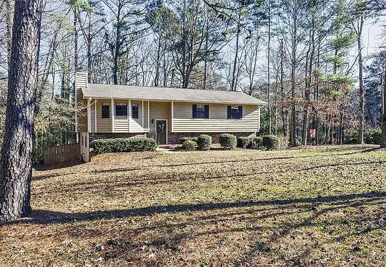 Ember Cir — Photo 3