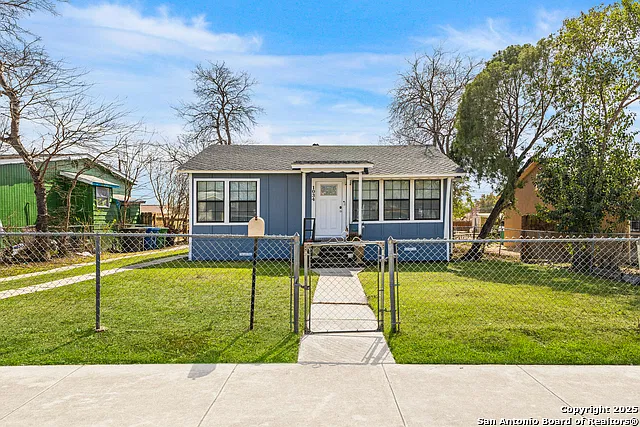 2 bed, 1.0 bath, 765 sqft, $1,450 — Photo 2