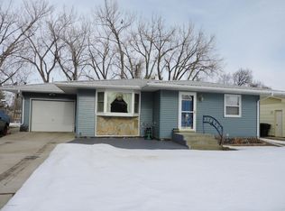 865 Brick Dr, Dickinson, ND 58601