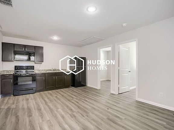 4th image of 1716 N Ross Ave