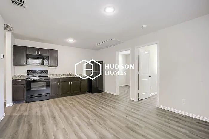 1716 N Ross Ave — Photo 4