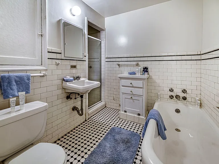 Los Altos A Legendary Residence at 4121 Wilshire Blvd — Photo 21