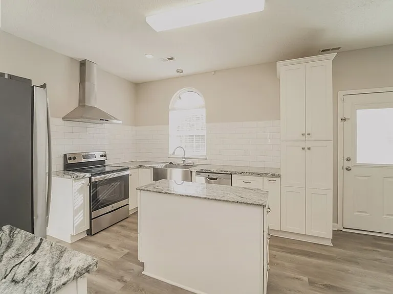 297 Patrick Ave SW — Photo 9