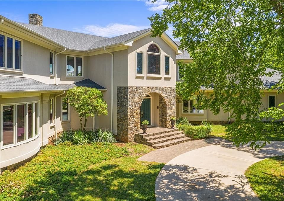 1st image of 130 Moran Dr #11