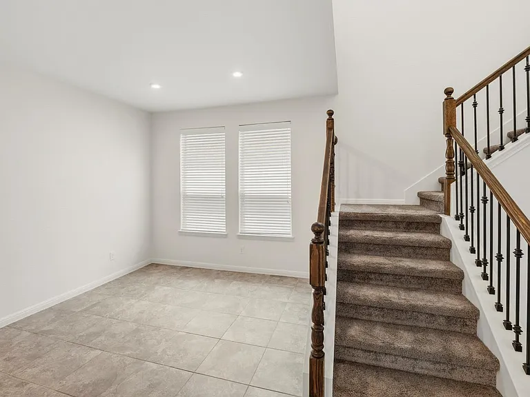 2937 Barbed Wire St — Photo 15