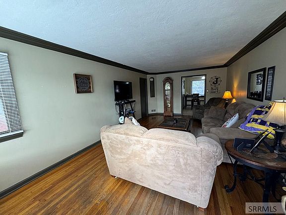 2nd image of 873 E 10th St
