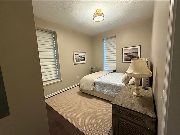 5th image of 900 Market St APT 201