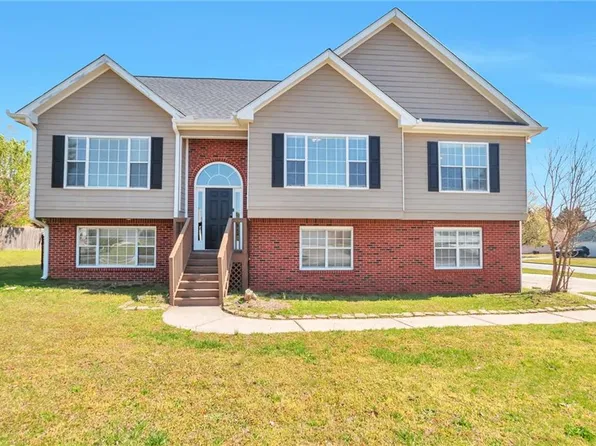 1515 Summer Lake Ter, Loganville, GA 30052