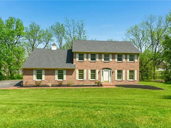 1975 Mountain Hill Ln, Hellertown, PA 18055