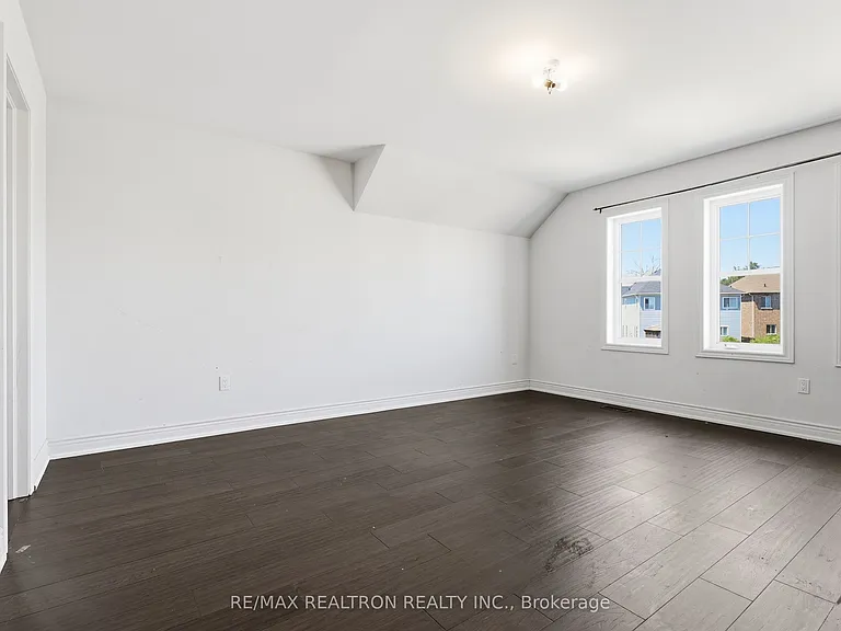 214 Irwin St — Photo 21