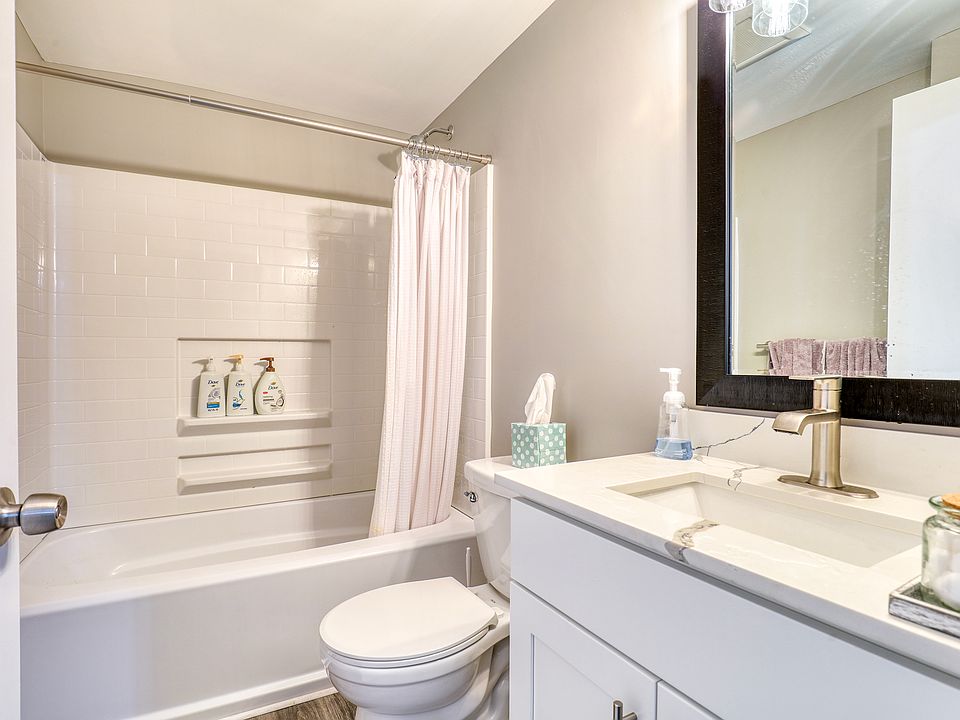 1st image of 1417 NE 55th St #1