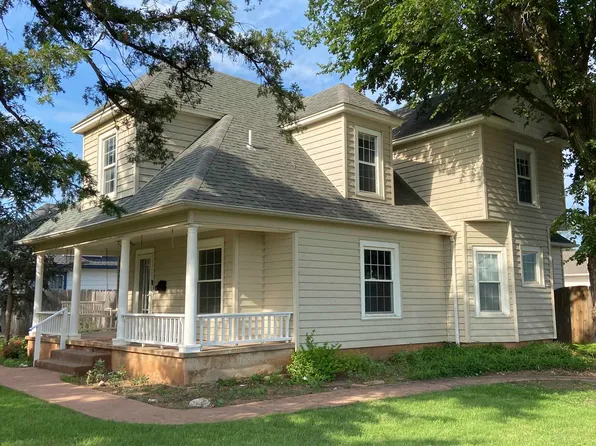 223 N 9th Ave, Fairview, OK 73737