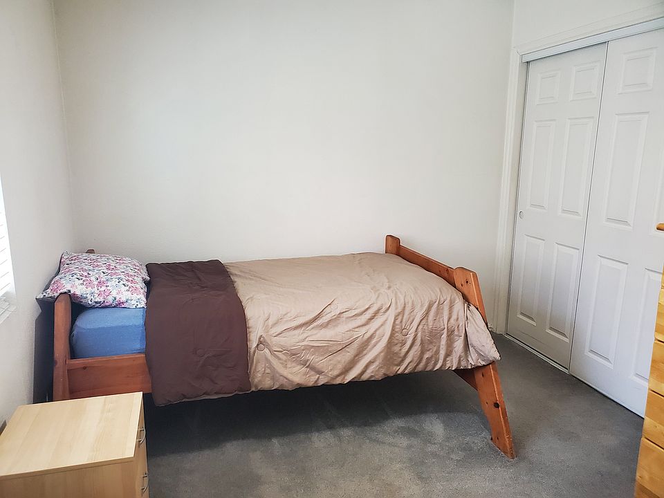 1st image of 802 Acacia Ave #2
