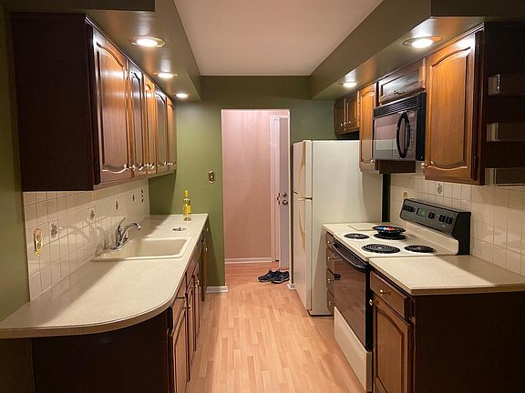 2nd image of 12 Foxwood Dr