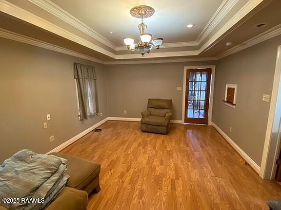 3rd image of 1409 Maude Ave