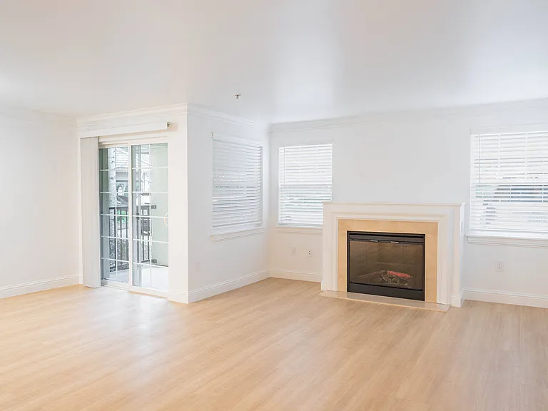 Villaggio on Yarrow Bay — Photo 9