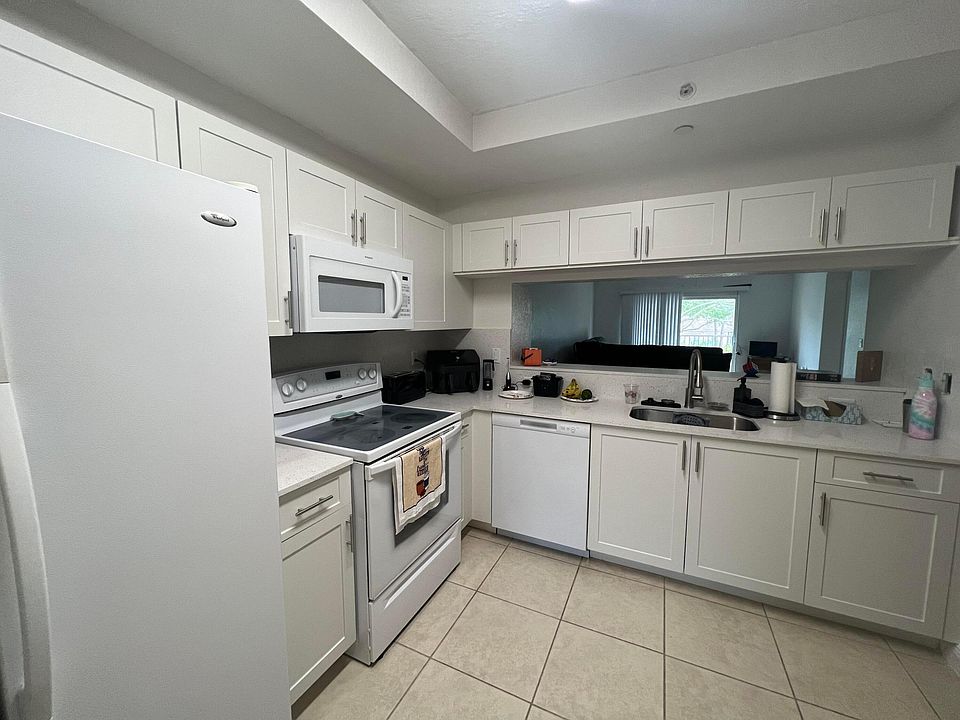 1st image of 4723 Lucerne Lakes Boulevard E #622