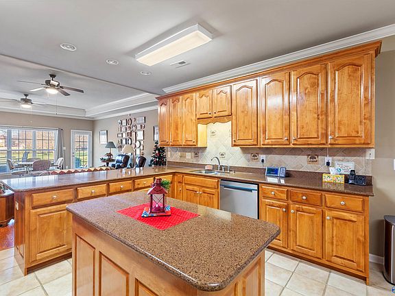 5th image of 2214 Noel Dr SW