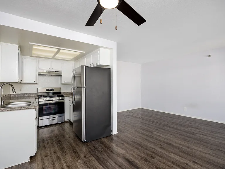 Cerise Apartments — Photo 13