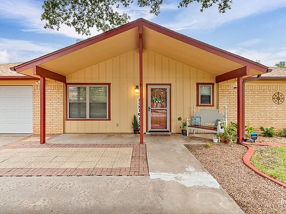 2nd image of 3842 Parkwood Dr