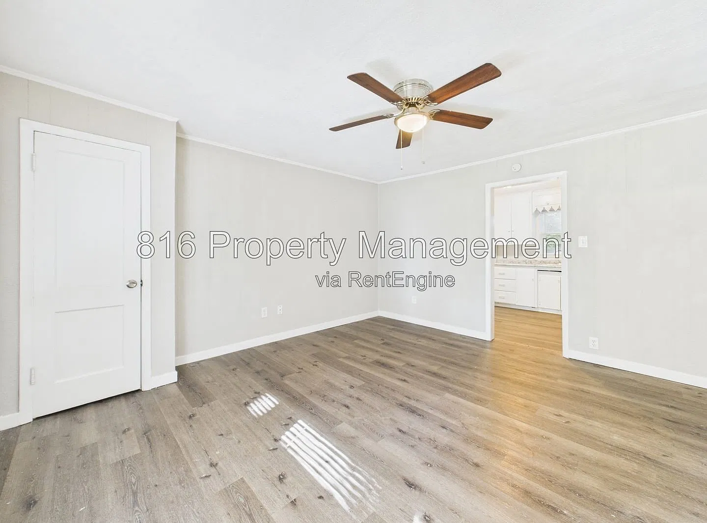 3 bed, 1.0 bath, 923 sqft, $1,445 — Photo 3