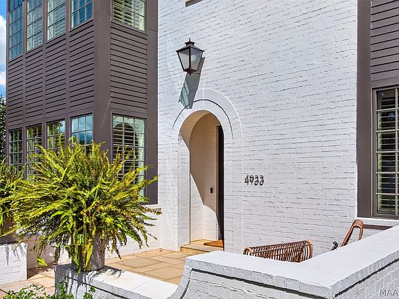 4th image of 4933 Clerkenwell St
