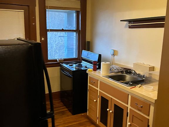 3rd image of 816 Bellevue Ave #11