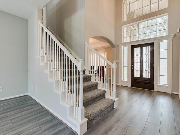 2nd image of 14914 Bennetts Mill Ln