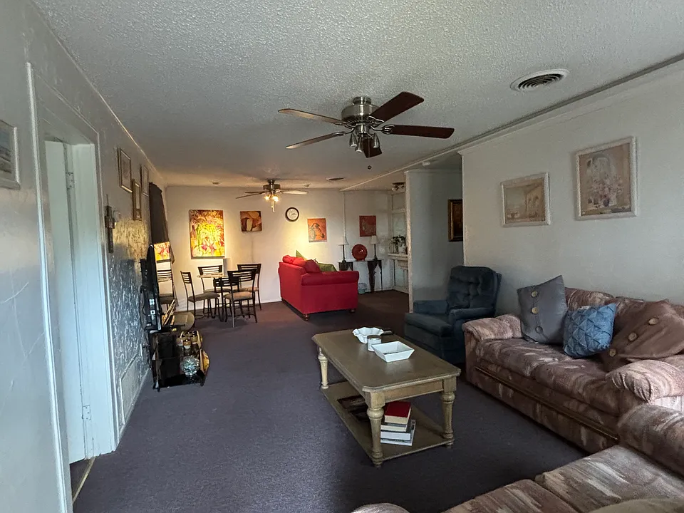 2910 W 10th St