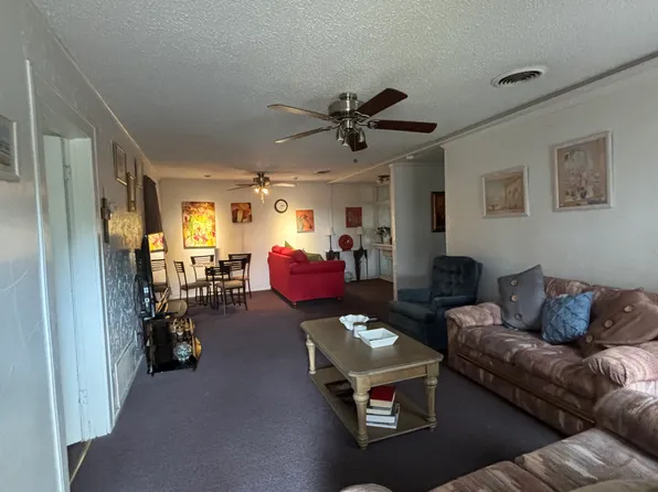 2910 W 10th St, Plainview, TX 79072