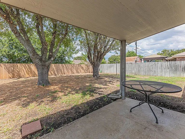 4409 Bowles Dr — Photo 32