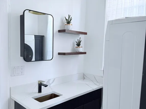 310 Summit Avenue image 2 of 16