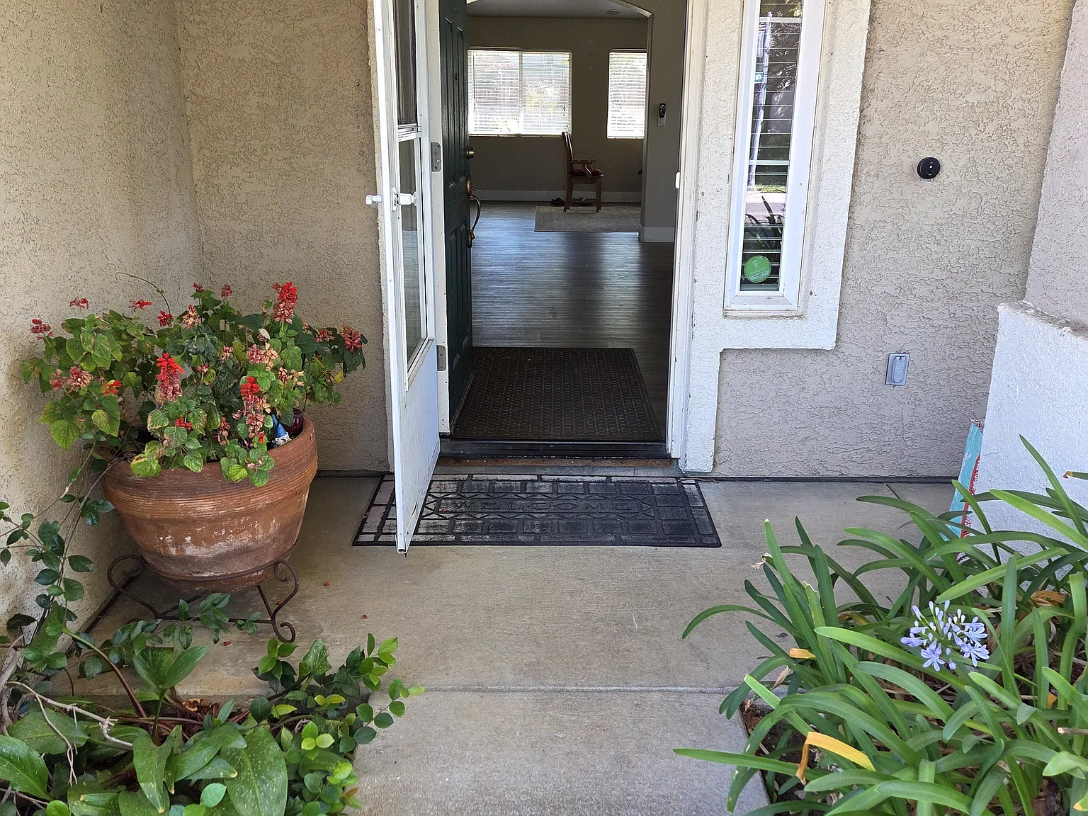 3 bed, 2.5 bath, 2512 sqft, $3,500 — Photo 2