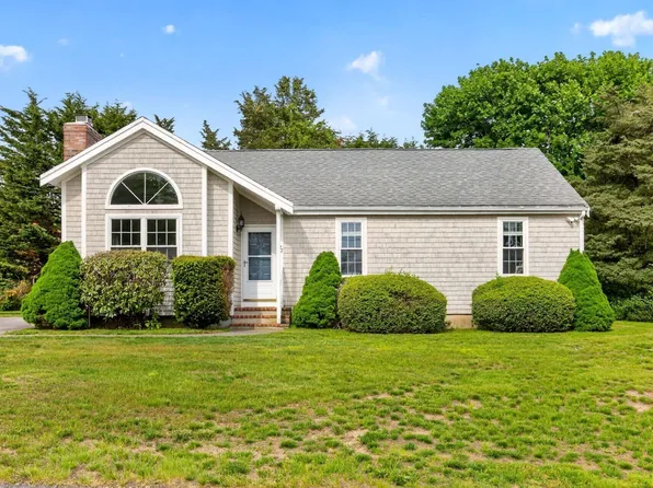 27 Bellavista Dr, Pocasset, MA 02559