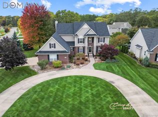 628 Kent Ln, White Lake, MI