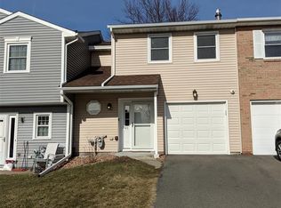 43 Stirrup Dr, East Greenbush, NY 12061
