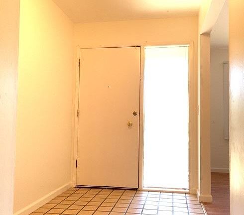 2nd image of 1069 Oakmont Dr APT 1