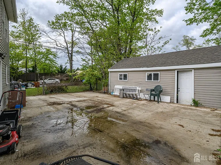 438 Belgrade St — Photo 33